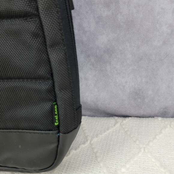 Dell Pro Briefcase 14 Earth-Friendly‎ Solution-Dyeing Process - Picture 11 of 14